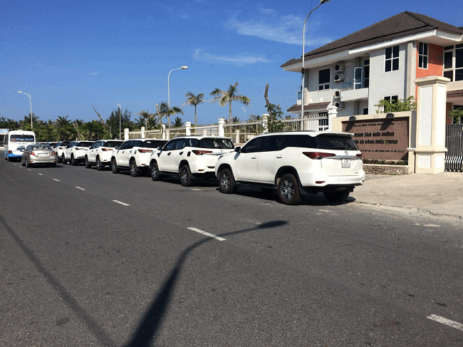 Dàn xe Toyota Fortuner 7 chỗ phục vụ du lịch Đà Nẵng