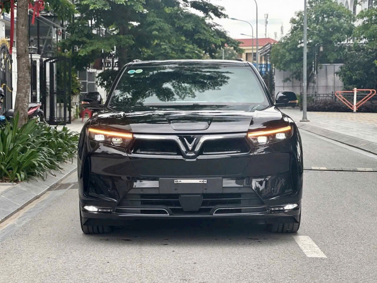 Xe VinFast VF 9 màu đen đã qua sử dụng