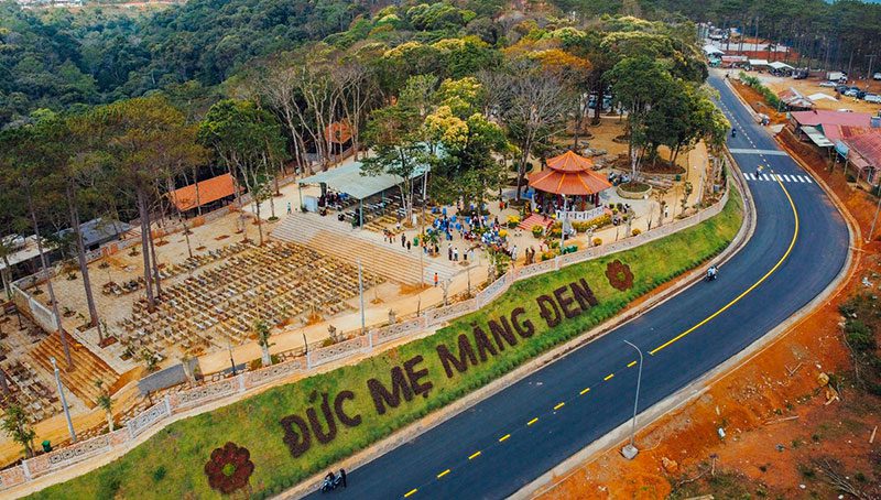 Toàn cảnh khu hành hương Đức Mẹ Măng Đen bên đường Quốc lộ 24
