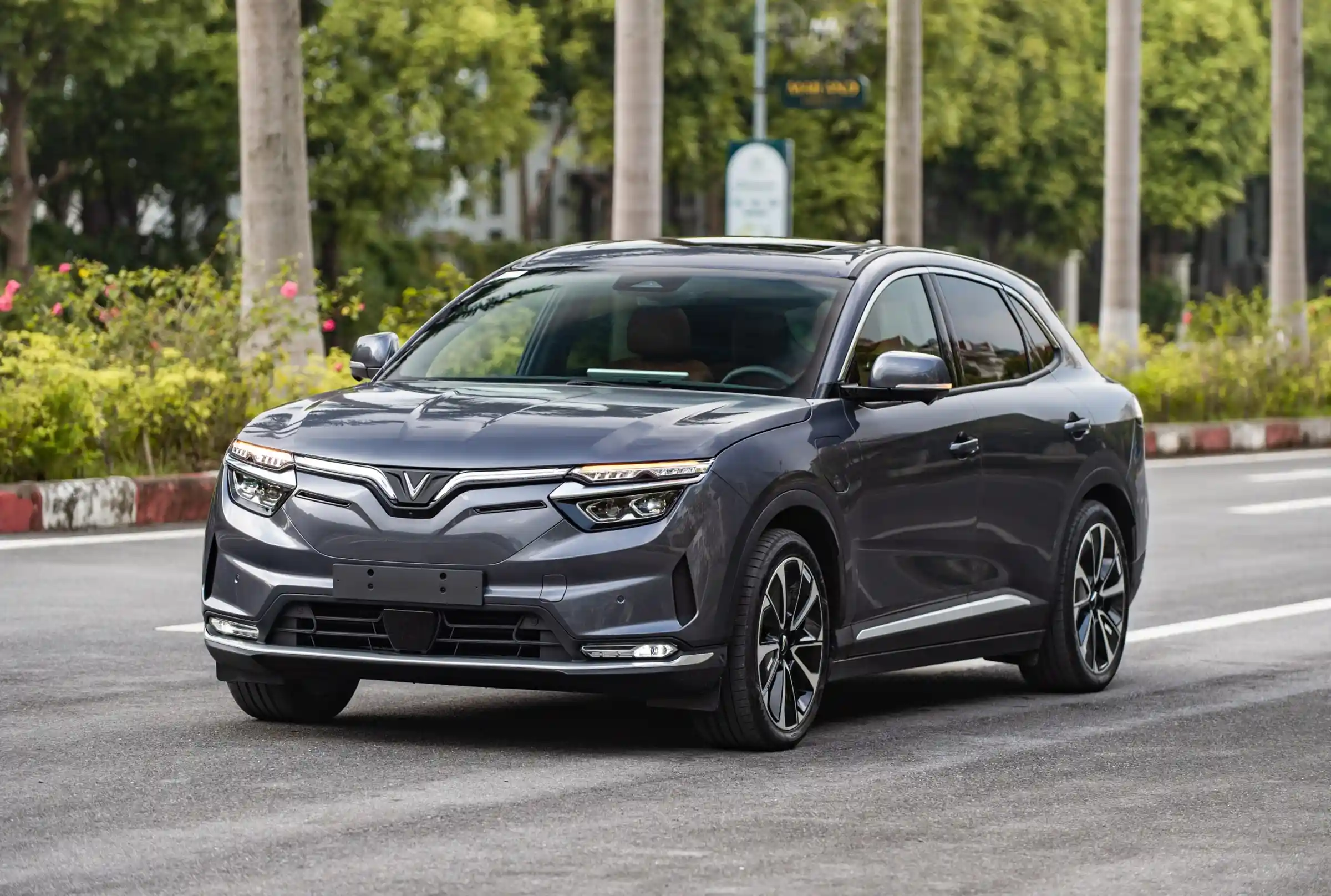 VinFast VF8 phục vụ doanh nghiệp và khách VIP