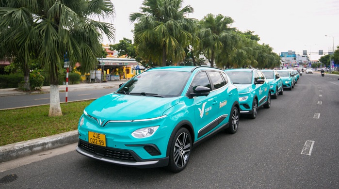 Đoàn xe taxi điện minh họa dịch vụ đón khách tại Đà Nẵng đi Hội An